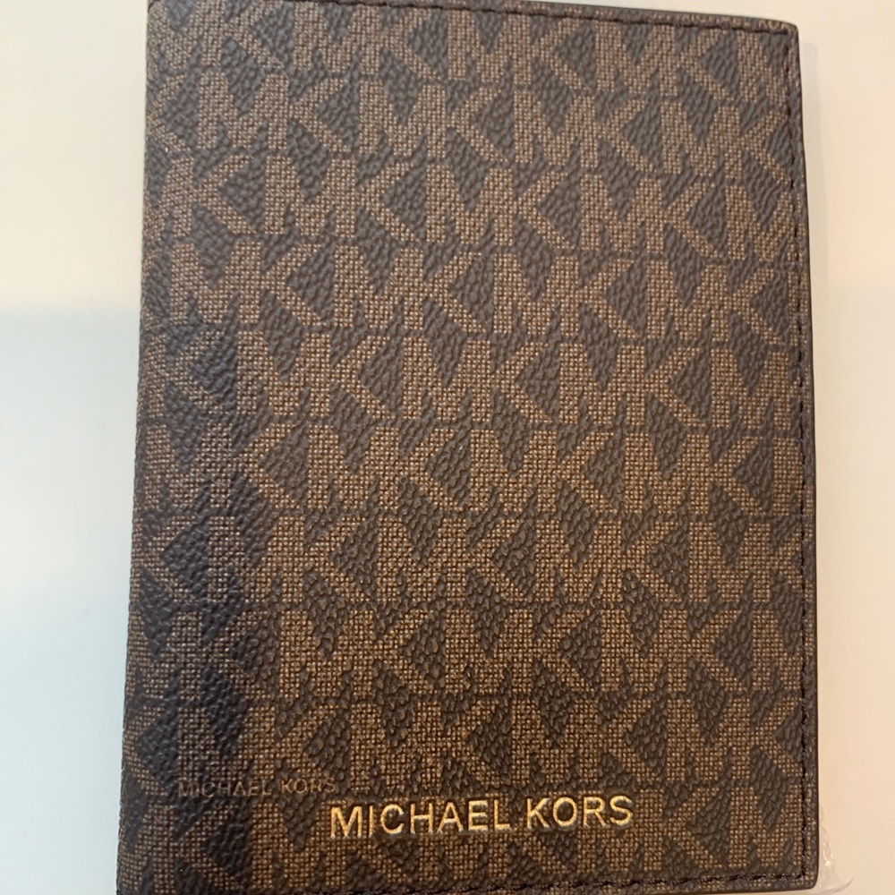 Michael Kors Jet Set Travel Medium Passport Case